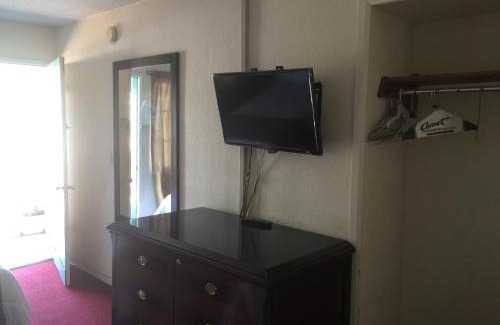 Anaheim Resort Hotel | Frontier Motel