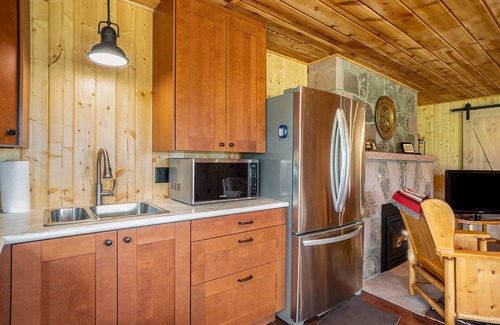Estes Park Apartment | Frontier Mountain Retreat - Monthly Long-term Vacation Rental 30+ Days Minimum - Estes Park 1 Bedroom Apts by RedAwning