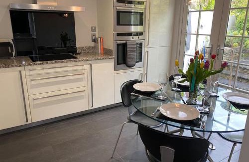 Flushing House | Fuchsia Cottage