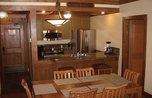 Incline Village Condo | Full access to Hyatt, Ski, Sandharbor, Burnt Beaches; 6 minute walk to the beach