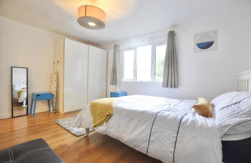 Newham Apartment | Full Apartment close to EXCEL Centre, London City Airport , O2 Arena