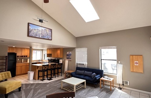 Sunland Estates House | Full Home on Section · Gorge Amphitheatre House, 5.4 miles from venue