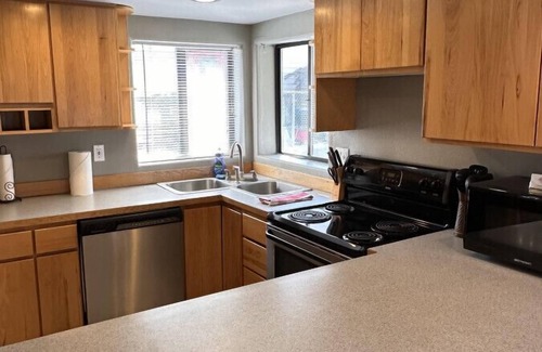Sunland Estates House | Full Home on Section · Gorge Amphitheatre House, 5.4 miles from venue