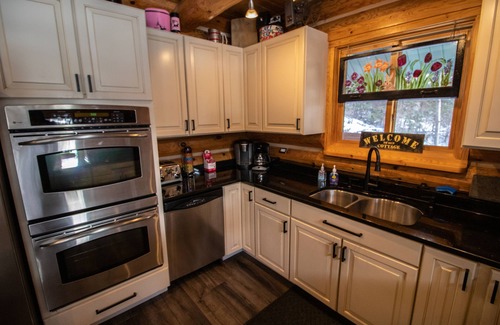 Mercer House | Full Log Home On Private Lake Close To Town, Snowmobile Trails, & Golf Course