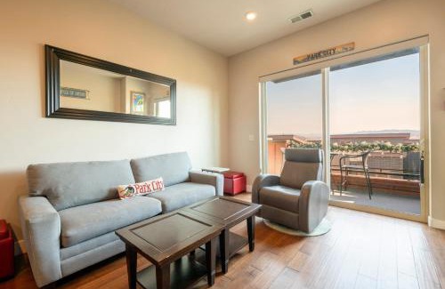 Kimball Junction Apartment | Fully Equipped 2BR Condo with Private Hot Tub & Views - Newpark Terrace 57