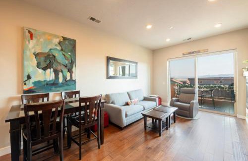 Kimball Junction Apartment | Fully Equipped 2BR Condo with Private Hot Tub & Views - Newpark Terrace 57