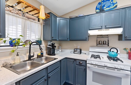 Mountainaire House | Fully Equipped Family & Dog-Friendly Home - Fenced Yard - A/C - NO Pet Fee