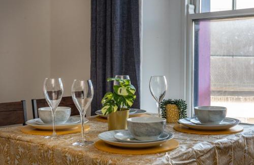 Neath Apartment | Fully Equipped Kitchen, Double room, Smart TV