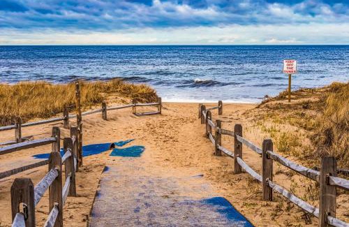 North Eastham House | Fully fenced yard and minutes to bayside beaches