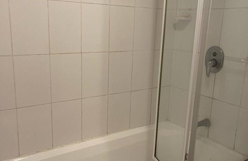 Merrylands Apartment | Fully furnished 1 bedroom with shared bathroom with 1 person.