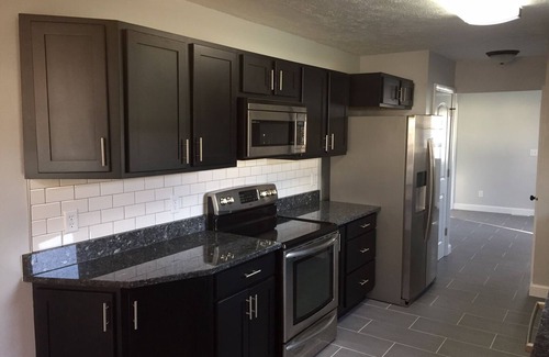 Chillicothe House | Fully Furnished 3 bedroom 2 bath home home with upscale finishes