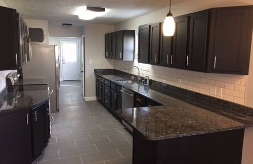 Chillicothe House | Fully Furnished 3 bedroom 2 bath home home with upscale finishes