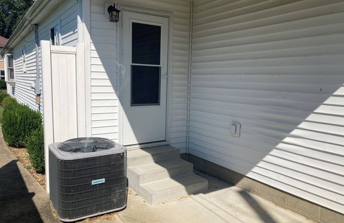Chillicothe House | Fully Furnished 3 bedroom 2 bath home home with upscale finishes
