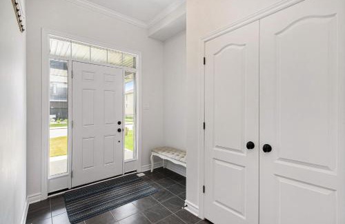 Ottawa Division House | Fully Furnished 4 Bedroom House in Ottawa
