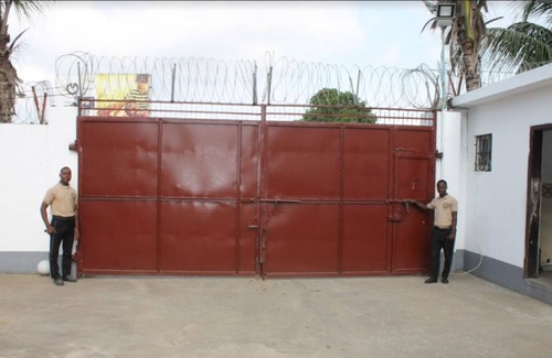 Monrovia House | Fully Furnished & Serviced 1Bed apartment Three