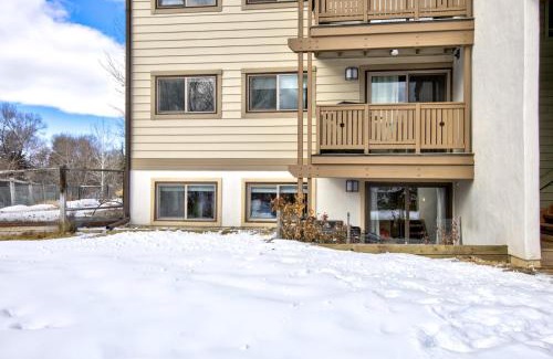 Avon House | Fully Remodeled Condo Close to Lifts and Bus Stops