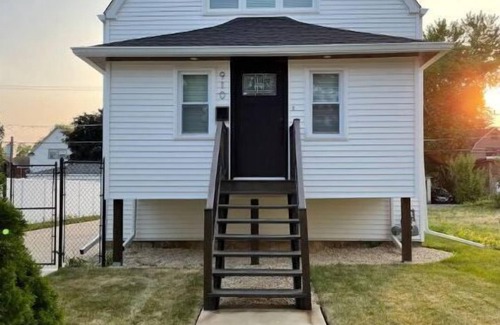Maywood House | Fully Remodeled Large Home Ready for You & YourFamily to Enjoy