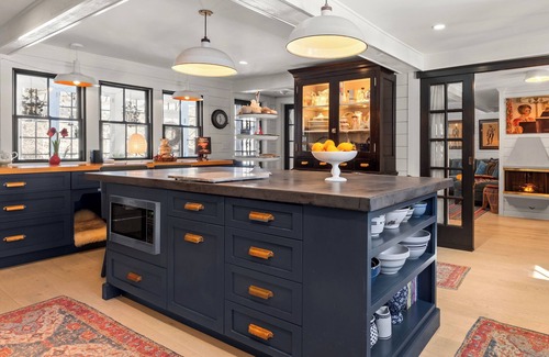 Glendale House | Fully renovated sprawling farmhouse in Great Barrington
