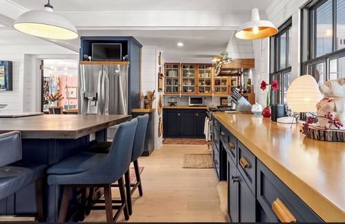Glendale House | Fully renovated sprawling farmhouse in Great Barrington