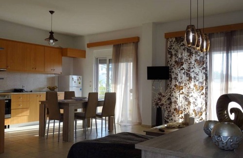 Paradisi Apartment | Fully renovated apartment-ανακαινισμένο διαμέρισμα