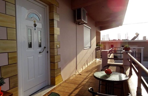Paradisi Apartment | Fully renovated apartment-ανακαινισμένο διαμέρισμα