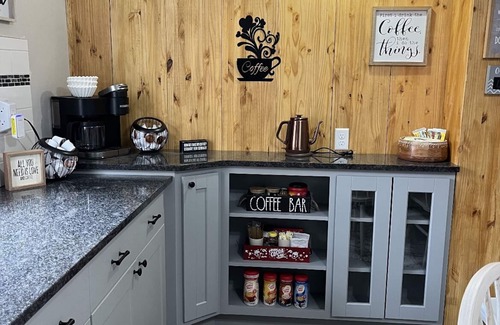 Salmon House | Fully renovated cozy home in the heart of Salmon! No cleaning fees!