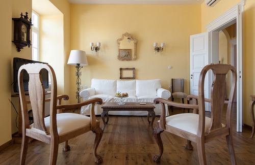 Nafplio Apartment | Fully Renovated With All Modern Comforts.
