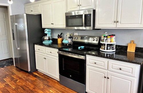 Aiken House | Fully-stocked waterfront getaway in Aiken. Pet-friendly!