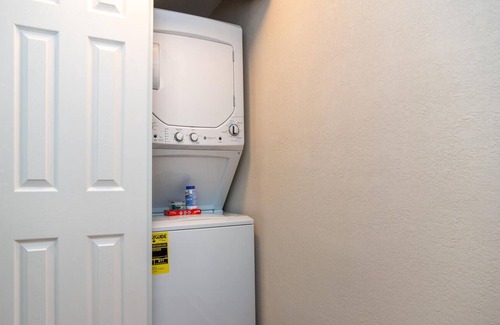Dunedin Villa | Fully Updated! Downtown Dunedin Cottage