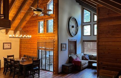 Truckee House | Fully updated Truckee cabin with plenty of beds