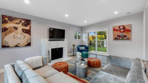 Sherman Oaks House | Fulton Buyout by AvantStay Sherman Oaks Estate View