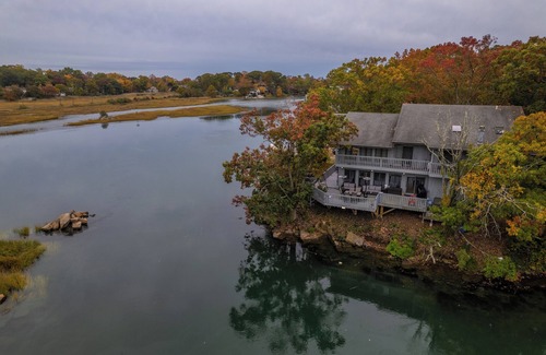 Branford Cabin | Fun 3-Bed Fishing/Game lodge. nTranquil River leads to LIS, WiFi, in East Haven.
