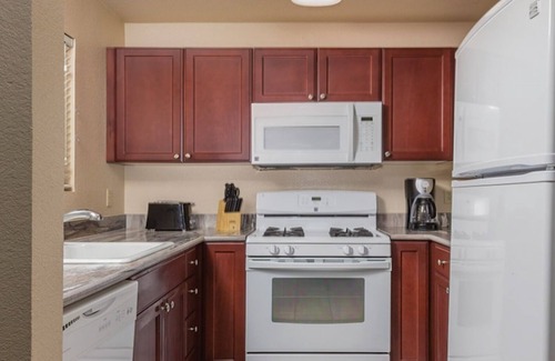 Paradise Resort | Fun awaits you! Luxury 1BR Condo MINUTES From Vegas Strip
