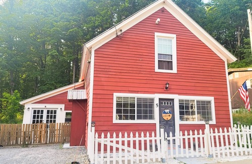 Lake Luzerne-Hadley House | Fun cottage in town, near lake w/game room