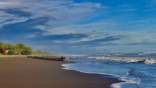 Parrita House | Fun! Great Location-near Beaches-shopping-medical