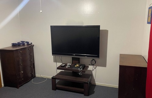 Forestville House | Fun hangout, walking distance to bar/restaurant