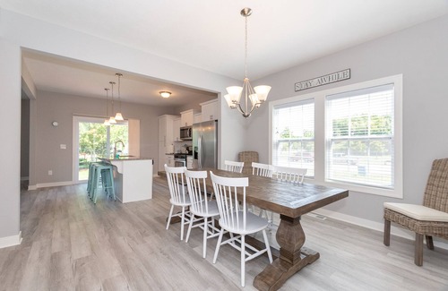 South Haven House | Fun Haven sleeps 12. All season pool and hot tub. Walk to beach. Pet friendly.