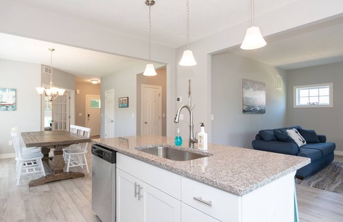 South Haven House | Fun Haven sleeps 12. All season pool and hot tub. Walk to beach. Pet friendly.