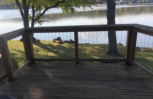 Middlefield Cottage | Fun Lake Front Cottage!