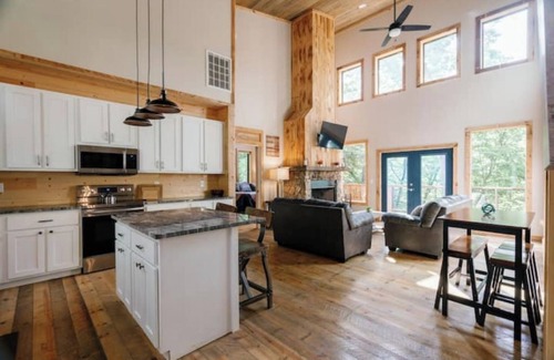 Ellijay Cabin | Fun on the River-Modern home near orchards & wineries