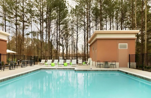 Suwanee House | Fun & Relaxing Retreat w/ Your Friends Awaits!