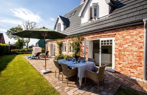 Oldsum House | Funkelstern
