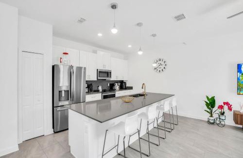Bay Lake House | Funky Fiesta