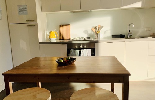 Collingwood Apartment | Funky pad in the golden pocket of Collingwood.