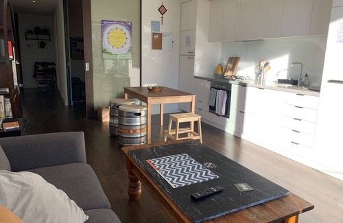 Collingwood Apartment | Funky pad in the golden pocket of Collingwood.