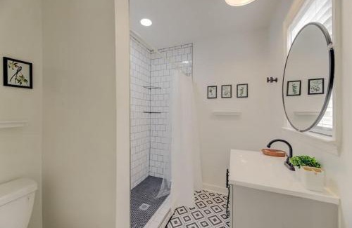 Earlewood House | Funky River Caravan Apt