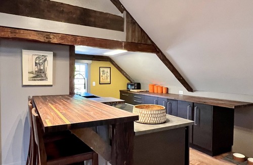 Kennebunkport Apartment | Funky Upstairs apartment - steps from local popular restaurant.