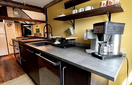 Kennebunkport Apartment | Funky Upstairs apartment - steps from local popular restaurant.