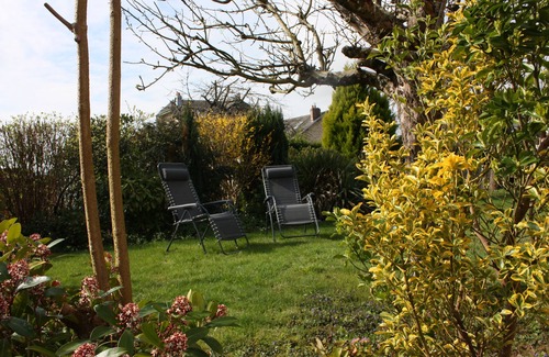 Bagnoles-de-l'Orne Apartment | Furnished apartment in comfortable single-family house with mature garden