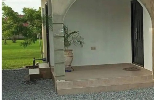 Winneba House | Furnished Apartment with a Spacious Garden